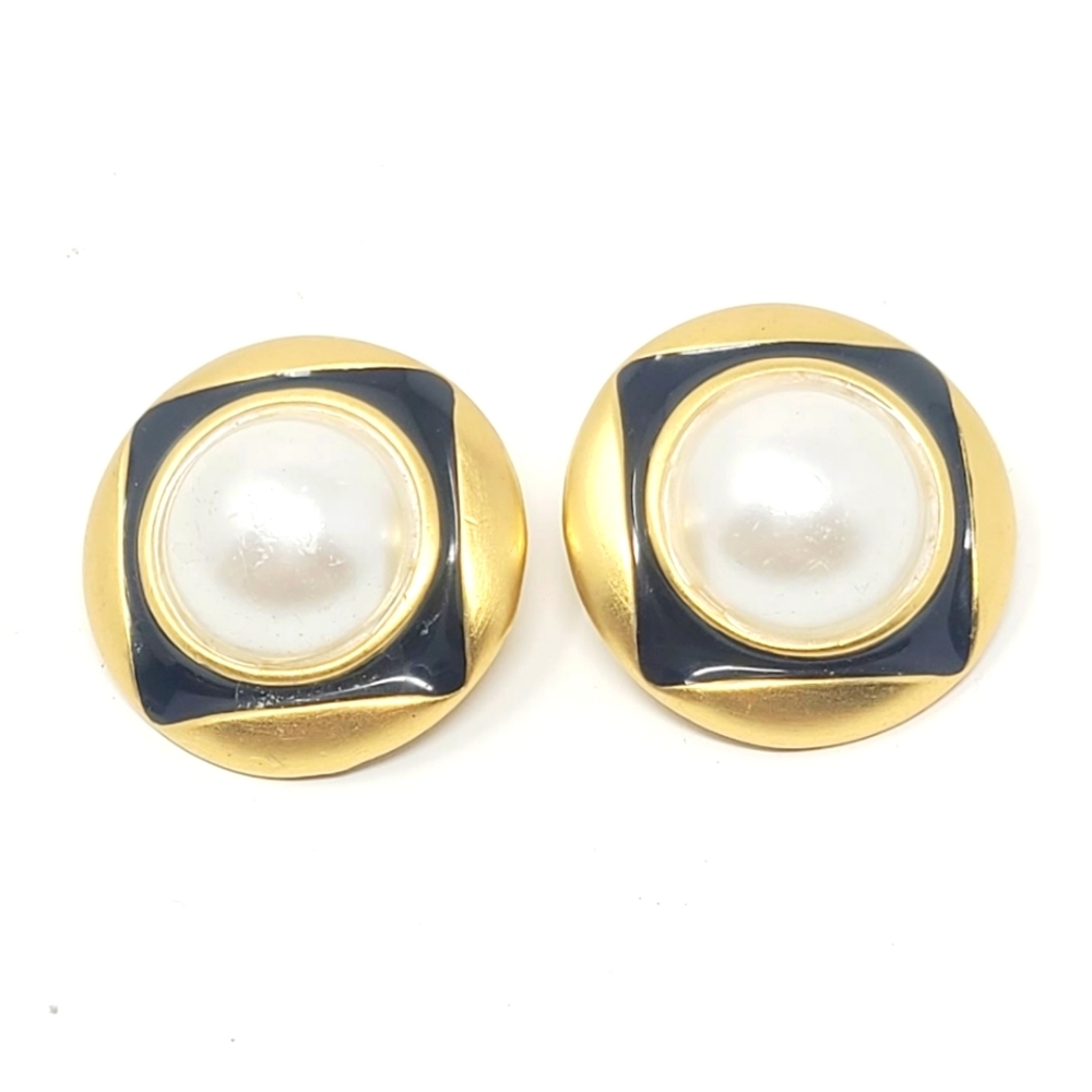 Vintage white cabochon gold‎ tone mid century clip-on earrings